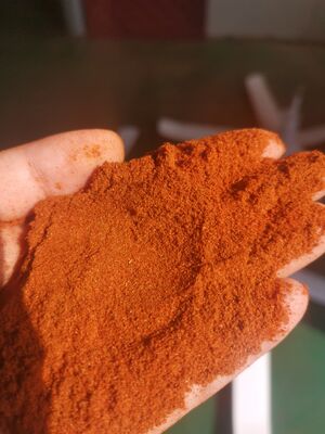 Poudre de piment de qualité supérieure avec un niveau de chaleur de 0 à 2000 SHU, une impureté maximale de 0,3% et une texture fine en poudre pour la cuisine et la fabrication alimentaire