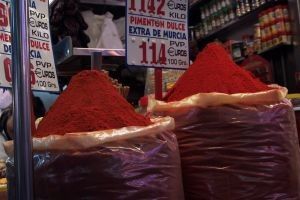 Organic Chilli Pepper Powder with Mild Heat Level (0-100 SHU) for Authentic Chinese Cuisine and No Known Allergens