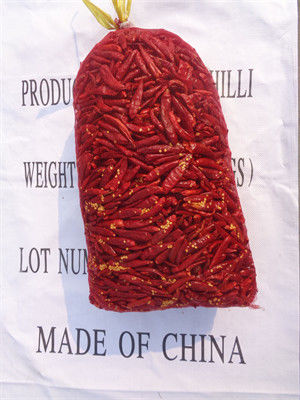 Chillies rouges intenses séchées à l'air