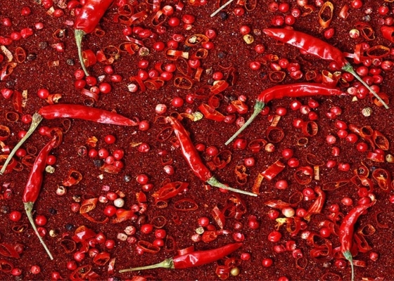 Les piments rouges écrasés épicés chauds poivrent la maille 120 ASTA de la poudre 60