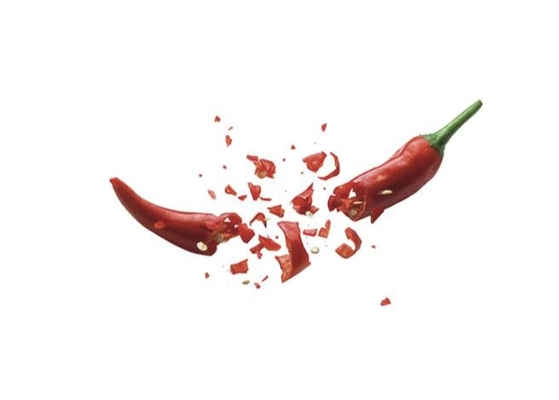 Poivre de piment en poudre de fruits et légumes avec des gousses entières de piment