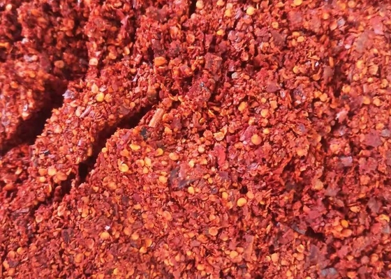 Le piment écrasé séché au soleil poivre des flocons de piments chauds a huilé PIZA stérilisé rouge et Komichi